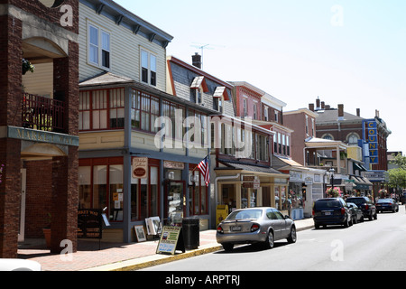 Kleiner Ausschnitt von Osten State Street, der Haupteinkaufsstraße in Doylestown. Stockfoto