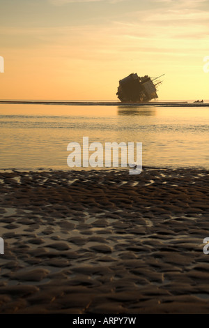 Sonnenuntergang, Strand, betroffenen Fähre, Riverdance, Blackpool, England, UK Stockfoto