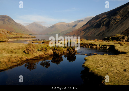 Scafell Pike und Wastwater Geröllhalden von Wast Wasser. Stockfoto