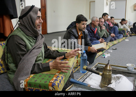 Israel das Galiläa der Sufi-Scheich Abu Falastin dirigieren das Ritual der Zikr Gedenken an Allah Stockfoto