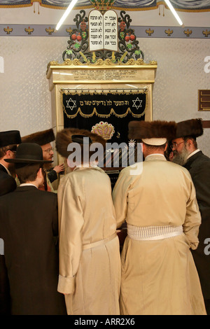 Israel Jerusalem chassidischen Juden auf eine Synagoge in der mir ein She Arim Quartal 2005 Stockfoto