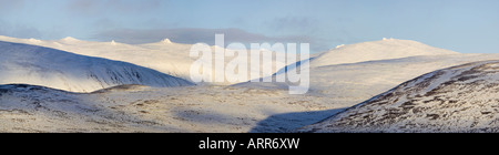 Die Granit-ren Ben Avon oder Ben A'an und die Cairngorm-Plateau im winter Stockfoto