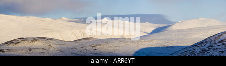 Die Granit-ren Ben Avon oder Ben A'an und die Cairngorm-Plateau im winter Stockfoto