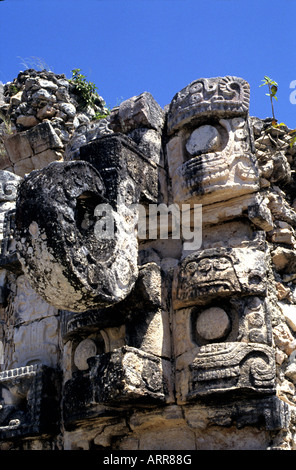 Detaillierten Schnitzereien der Götter auf Maya Ruinen in Mexiko Leiter des Quetzalcoatl Stockfoto