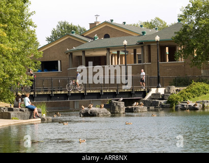 Der Pavillion und See im Parc Lafontaine, Plateau Mont-Royal in Montreal Quebec Kanada Stockfoto