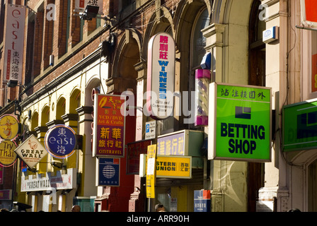 Zeichen in Chinatown Manchester City Centre UK Stockfoto