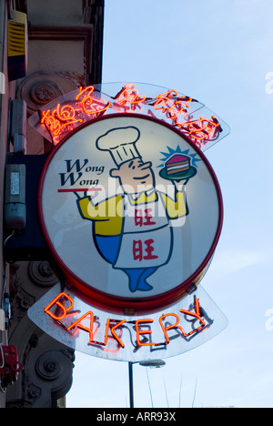 Neon chinesischen Bäckerei unterzeichnen in Chinatown Manchester UK Stockfoto