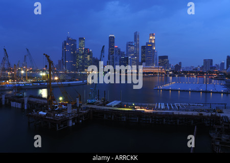 Bau der Marina Bay integrierte Resort in der Nacht Stockfoto