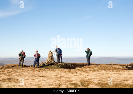 Wanderer auf Buckden Hecht, obere Wharfedale Nr Buckden, Yorkshire Dales, Nordengland Stockfoto