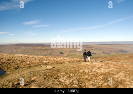 Wanderer auf Buckden Hecht, obere Wharfedale Nr Buckden, Yorkshire Dales, Nordengland Stockfoto