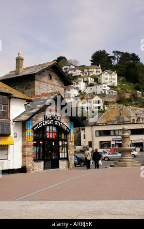 DIE ALTE RETTUNGSSTATION IN LOOE. CORNWALL. UK Stockfoto