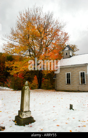 Verschneite Herbst Szene der Baptist Church Stockfoto