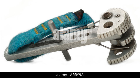 Klettern Klettern Ausrüstung Sicherungsgerät Feder entsprungen geladenen Metall Keil Sicherungsgerät Stockfoto