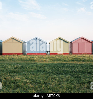 Reihe von Strandhütten Stockfoto