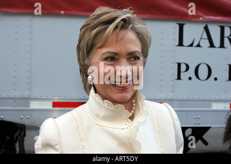 Senatorin Hillary Clinton mit einem Vorschub der Kinder-Event in Harlem, New York, im Dezember 2006.  Foto Tom Zuback Stockfoto