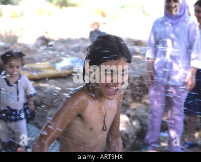 Familien-Picknick im Yammouneh Dorf, Beqaa Tal, Libanon Stockfoto