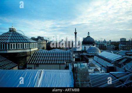 Trafalgar Square betrachtet aus dem Restaurant von der National Portrait Gallery London Stockfoto