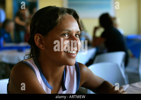Lächelnde australischen Aborigines Schulmädchen Stockfoto
