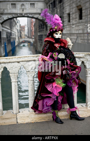 Porträt einer Person gekleidet in Kostüm und Maske Karneval in Venedig Veneto Italien Stockfoto