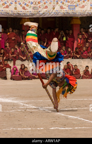 Cham-Ritual maskiert tibetischen Tanz, der von den Mönchen während eines Festivals in Labrang Kloster, Xiahe. Stockfoto