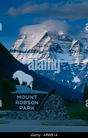 Bergziege-Schild am Eingang zum Mount Robson Provincial Park Stockfoto