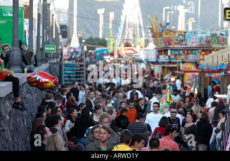 Menge von Menschen zu Fuß entlang durch den Karneval in Santa Cruz De Tenerife-Kanarische Inseln-Spanien Stockfoto