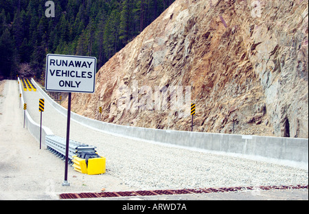 Eine außer Kontrolle geratenen Fahrzeug Rampe am Hwy 50 in der Nähe von Monarch Colorado USA Stockfoto