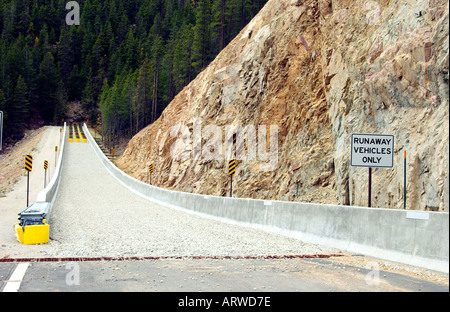 Eine außer Kontrolle geratenen Fahrzeug Rampe am Hwy 50 in der Nähe von Monarch Colorado USA Stockfoto