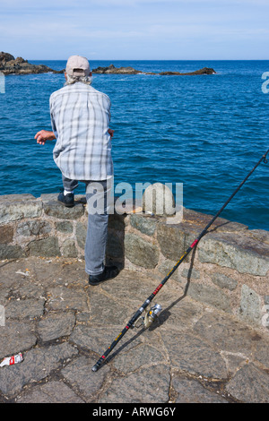 Teneriffa Anaga Bezirk Nord Ost Küste Playa de San Roque Roque de Los Bodegas Fischer am Kai Stockfoto