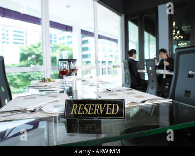 hautnah auf reservierte Beschilderung im restaurant Stockfoto