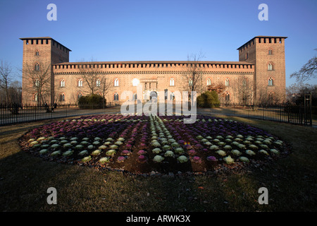 Die Hauptfassade des Schlosses Visconteo, Pavia, Italien Stockfoto