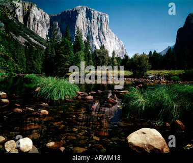 Yosemite-Nationalpark in Kalifornien mit berühmten Klettern fordern Sie El Capitan und Merced River Stockfoto