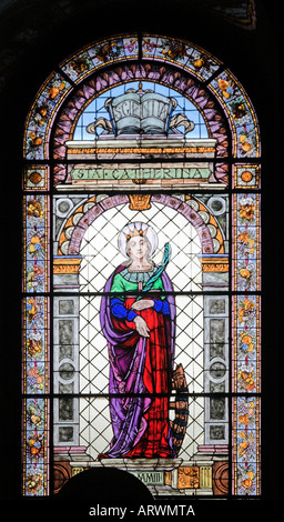 Glasfenster, gewidmet der Heiligen Katharina In St.-Stephans Basilika In Budapest die Hauptstadt von Ungarn Stockfoto