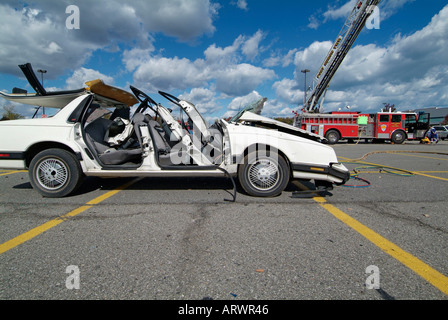 Auto Auto Auto-Unfall verursacht Bergung der Opfer mit dem Kiefer des Lebens Stockfoto