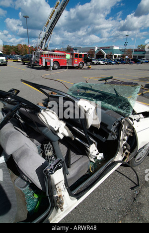 Auto Auto Auto-Unfall verursacht Bergung der Opfer mit dem Kiefer des Lebens Stockfoto