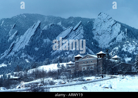 Chautauqua Park und Auditorium mit Flatiron Felsformationen im Winter Boulder Colorado Stockfoto