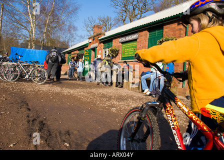 Cannop Valley Forest of Dean Gloucestershire UK Pedalabikeaway Zyklus Zentrum im Wald Stockfoto