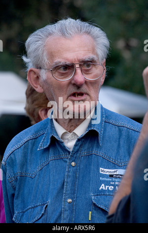 Alter Mann starrte Stockfoto