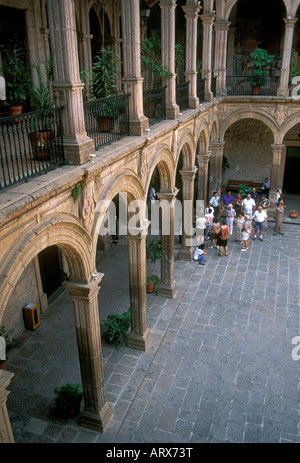 Touristen, geführte Tour Gruppe, Regierung, Palast, Palacio de Regierung, Regierung, Gebäude, Stadt Morelia, Morelia, Michoacán, Mexiko Stockfoto