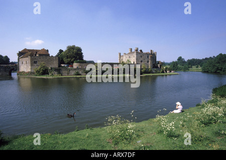 Gelegen in der Nähe von Maidstone Leeds Castle auch bekannt als Damen Burg auf dem Fluss Len Stockfoto