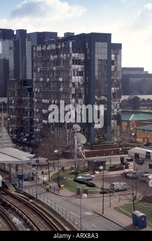 1996 Bombenanschlag auf den Docklands South Quay in der Nähe der Bürogebäude von Canary Wharf, beschädigt durch die Explosion der IRA-Terrorbombe in Tower Hamlets East London England Stockfoto