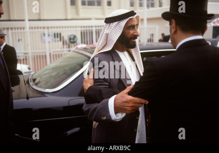 Sheikh Zayed bin Sultan al Nahyan Porträt Präsident der Vereinigten Arabischen Emirate beim Derby Horse Race Epsom England 1980s UK HOMER SYKES Stockfoto