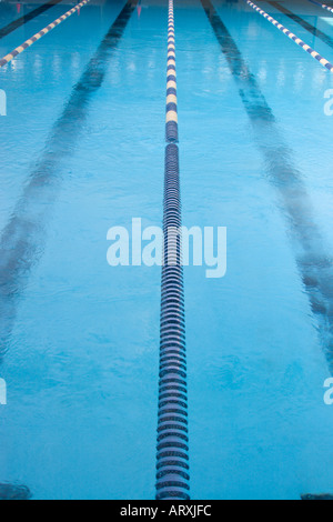 Lane Divisionen im Gymnasium Swimmingpool im Gesundheit Verein Vereinigte Staaten USA Stockfoto