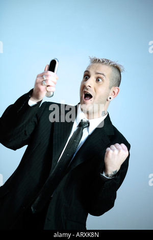 Studioaufnahme von isolierten Bild eines seltsamen Geschäftsmann mit piercing und Tätowierungen Stockfoto