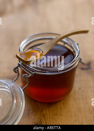 Honig in Kilner Jar mit Holzlöffel - high-End Hasselblad 61mb digitales Bild Stockfoto