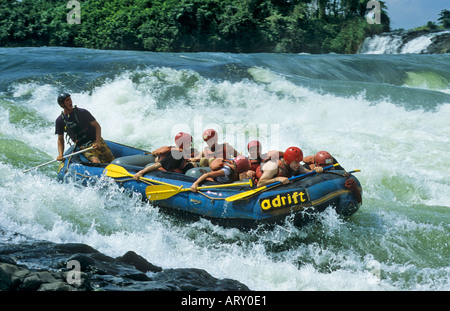 Wildwasser-rafting auf dem Fluss Nil, Jinja, Uganda Stockfoto