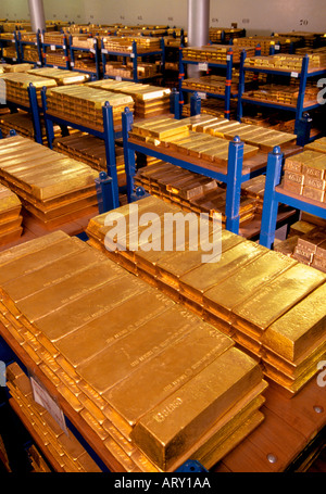 Goldbarren Goldbarren im Gold-Tresor unter der Bank of England in Threadneedle Street London England Stockfoto