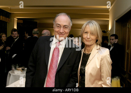 Michael Howard Tory mp und Führer mit seiner Frau 2004 Stockfoto