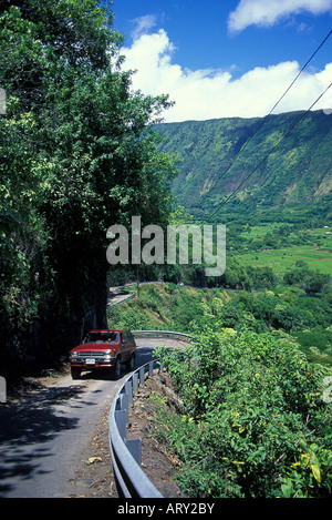 Nur Allrad-Fahrzeuge können auf dem steilen Weg in Waipio Valley Wagen. Stockfoto