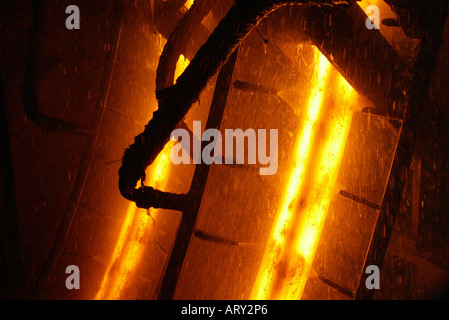 riskante Arbeit in Stahlwerke in Islamabad, Pakistan Stockfoto